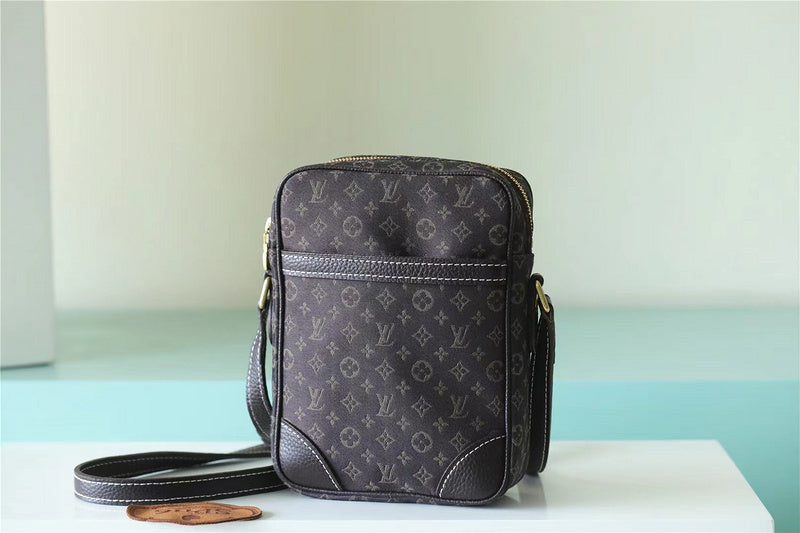 I W Fashion Lu-Vi bags - 9904