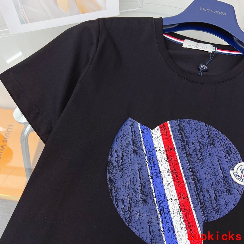Moncler Luxury Cloth