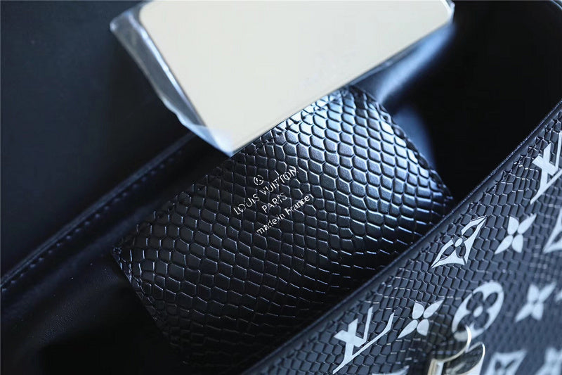 I W Fashion Lu-Vi bags - 8472