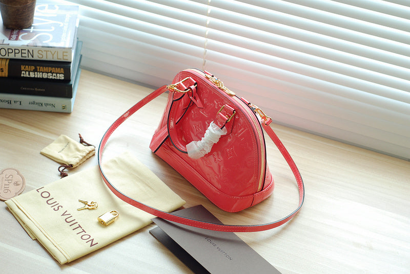 I W Fashion Lu-Vi bags - 8275