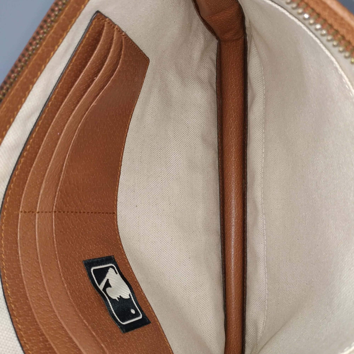 GG NY Yankee Pouch Brown