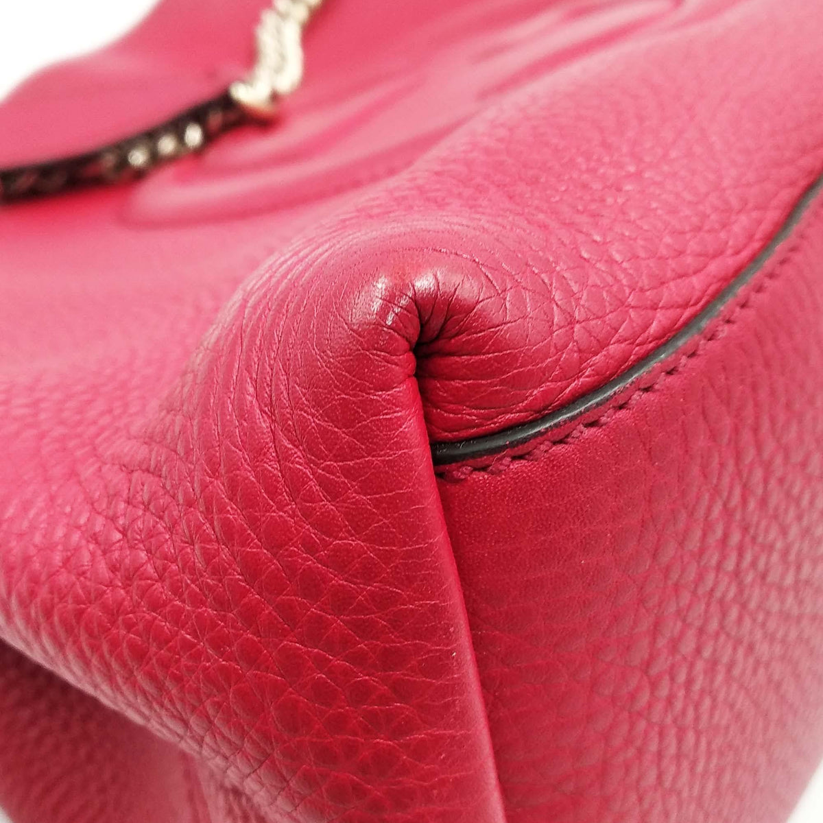 Medium Soho Chain Shoulder Bag Crimson Pink