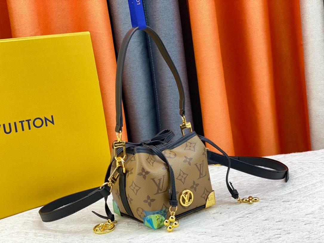 Elite Carryalls