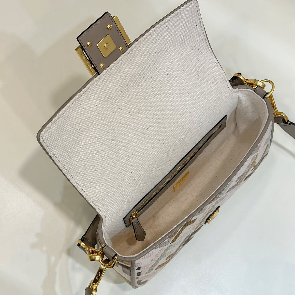 Elite Carryalls