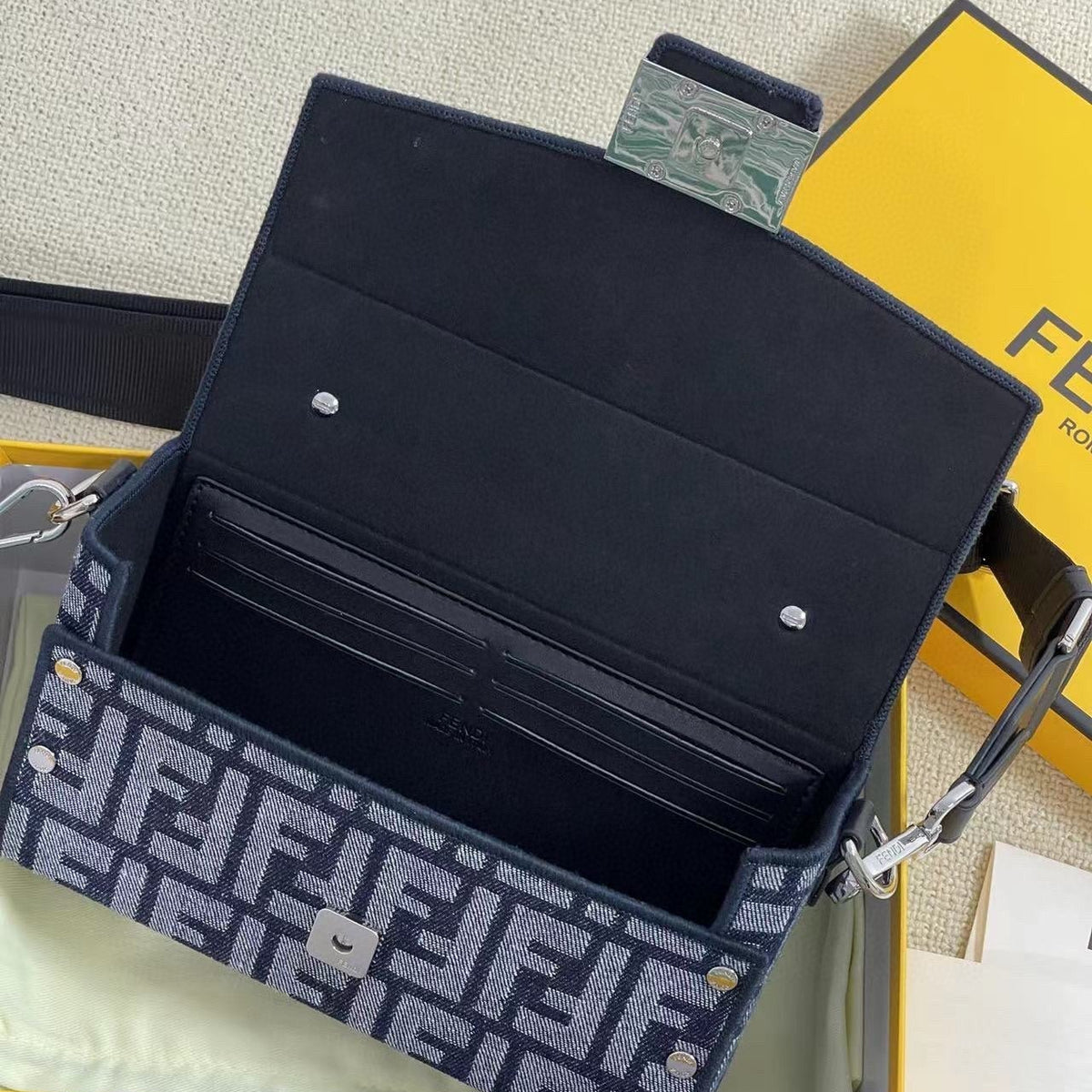 Elite Carryalls