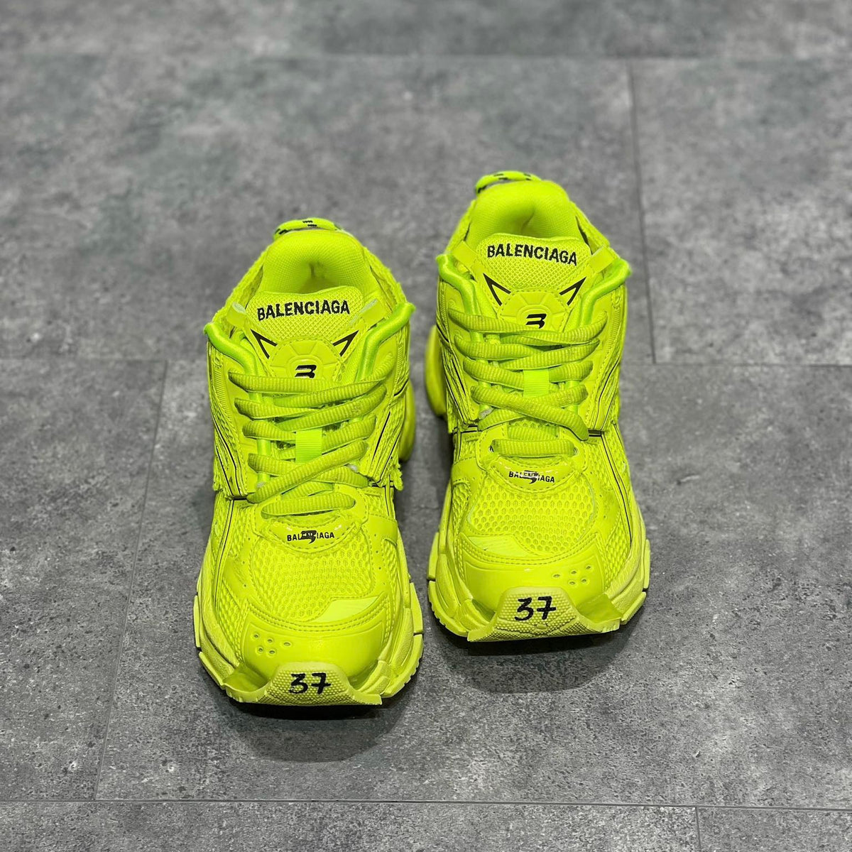 BAL RUNNER TRAINERS