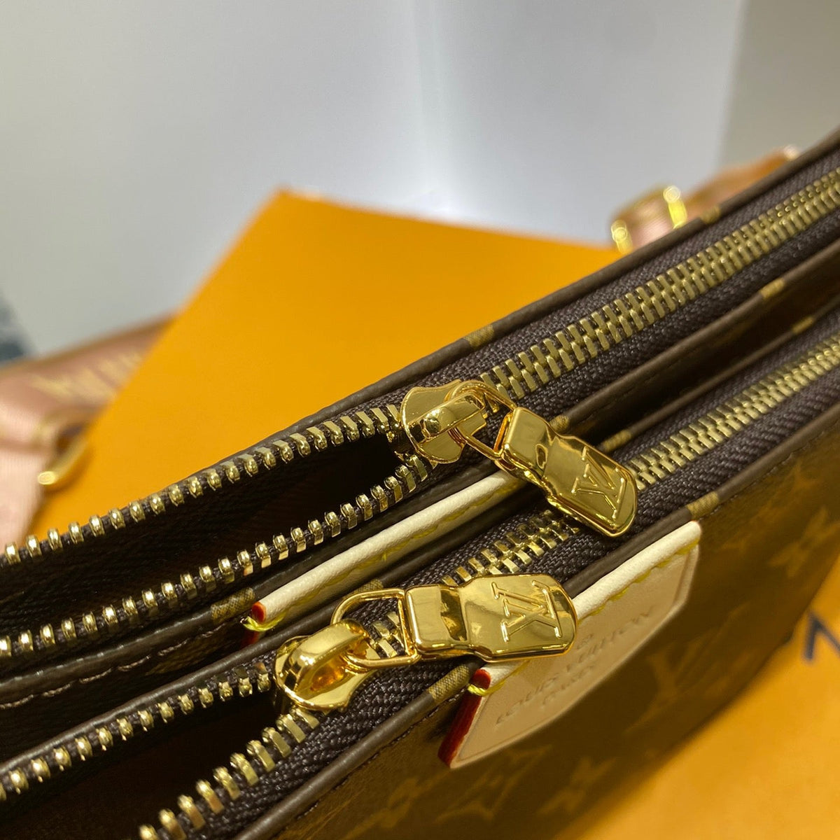 LOU MULTI POCHETTE ACCESSOIRES