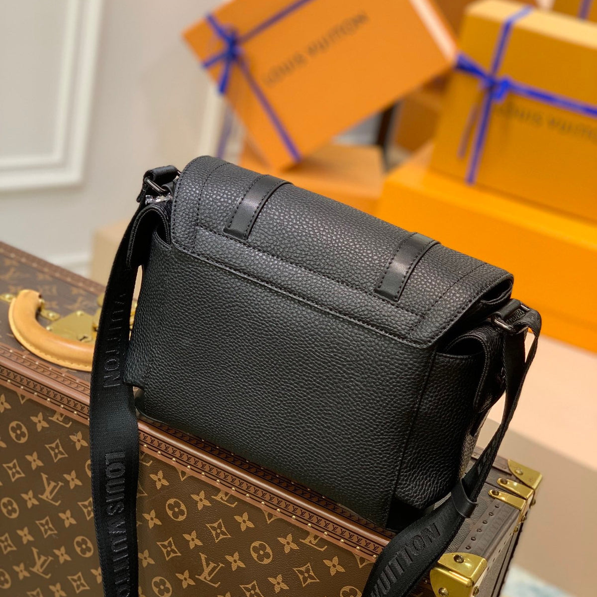 LOU CHRISTOPHER MESSENGER BAG