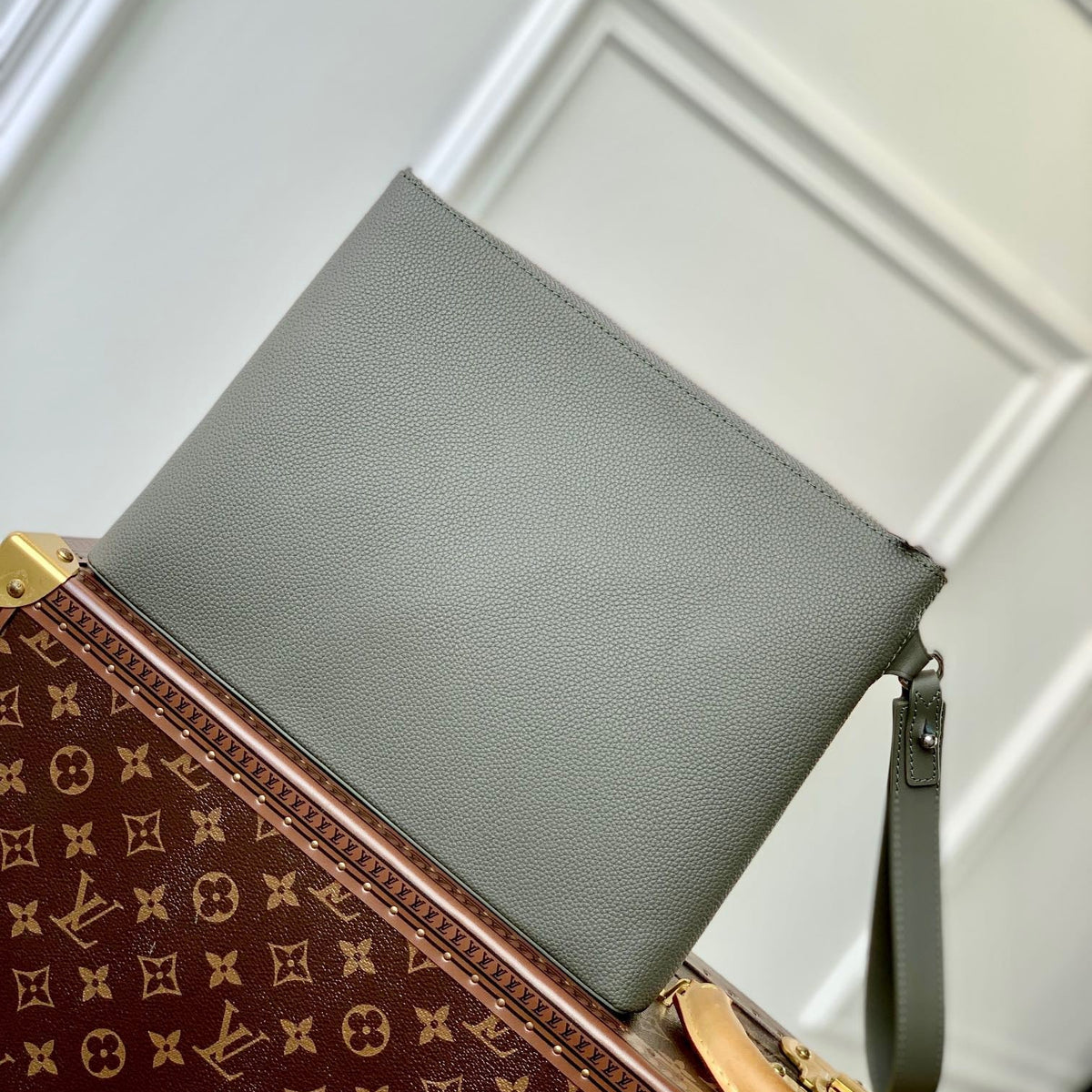 LOU TAKEOFF POUCH