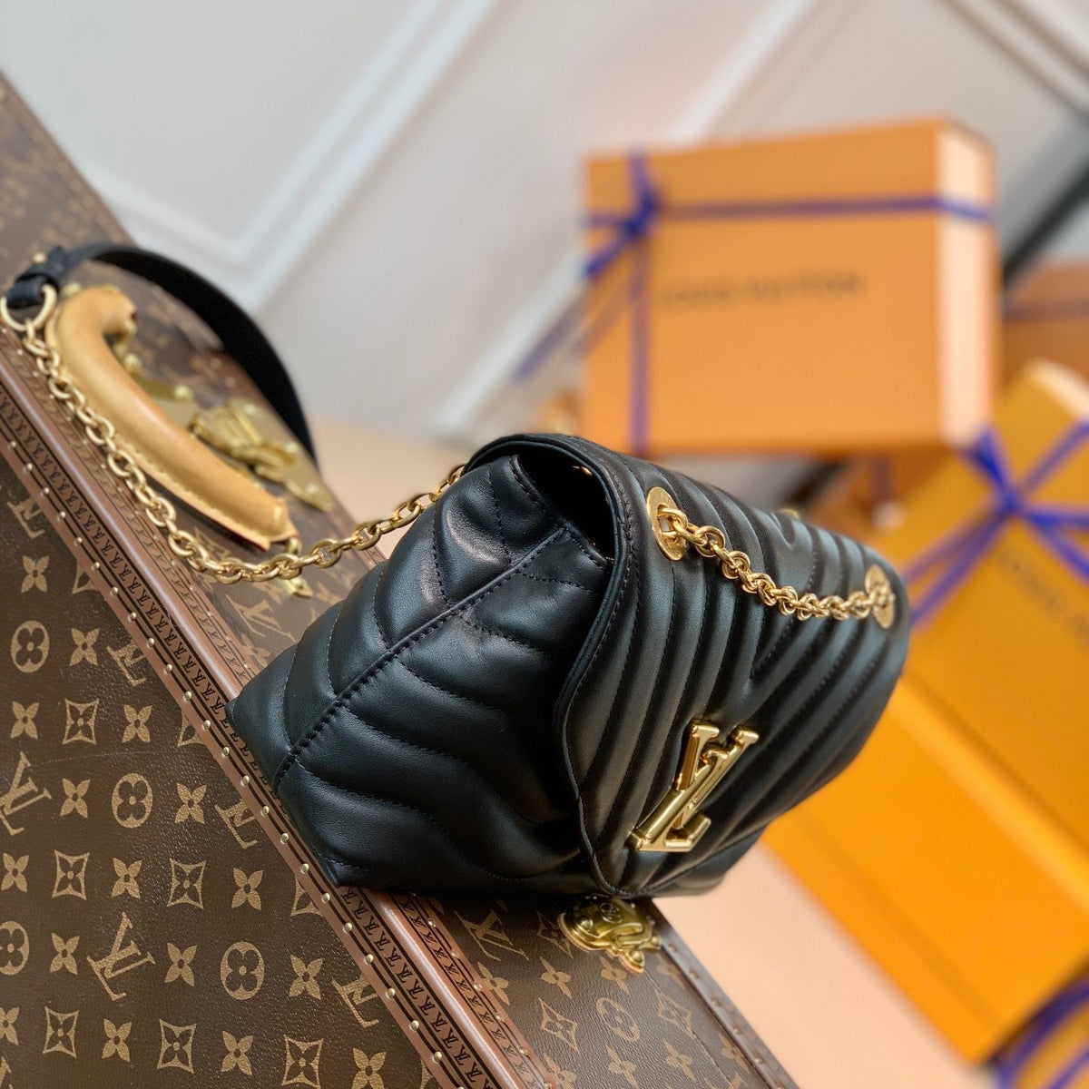 LOU NEW WAVE CHAIN BAG