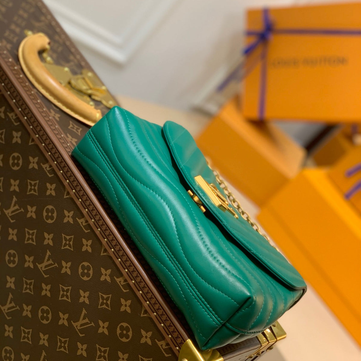 LOU NEW WAVE CHAIN BAG