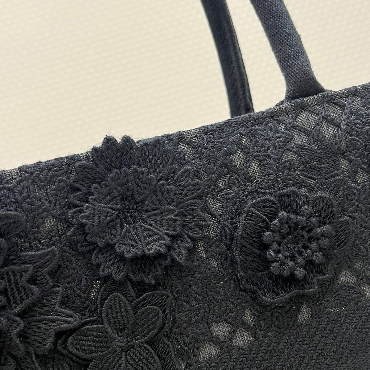 CD MEDIUM BOOK TOTE BAG