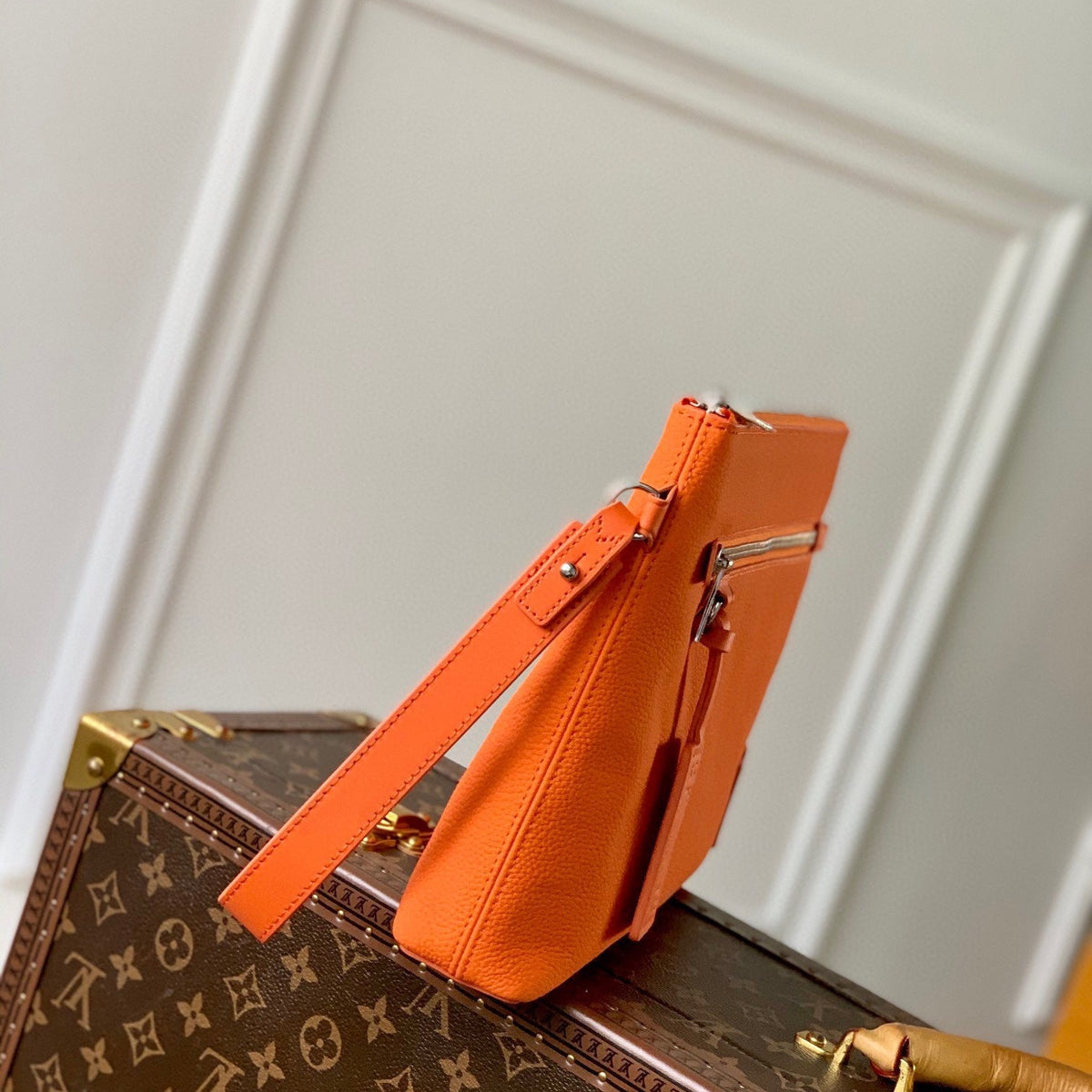 LOU TAKEOFF POUCH