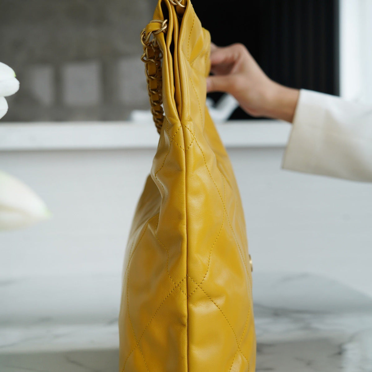 CC 22 SMALL HANDBAG