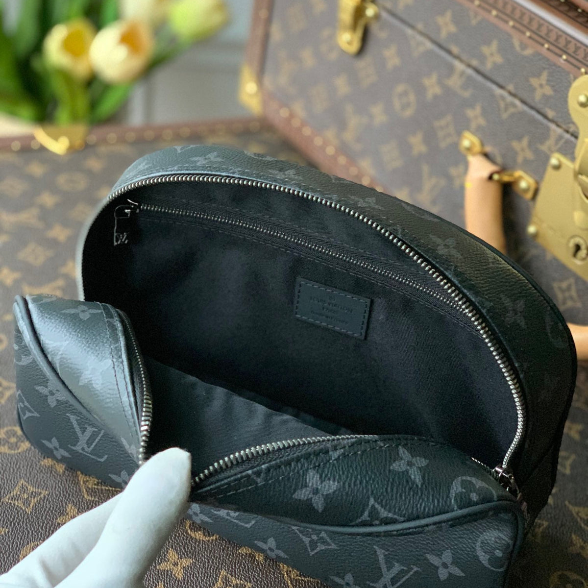 LOU TOILETRY BAG 25