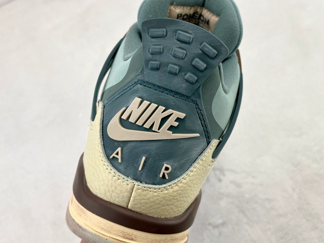 NIKE JORDAN 4 RETRO