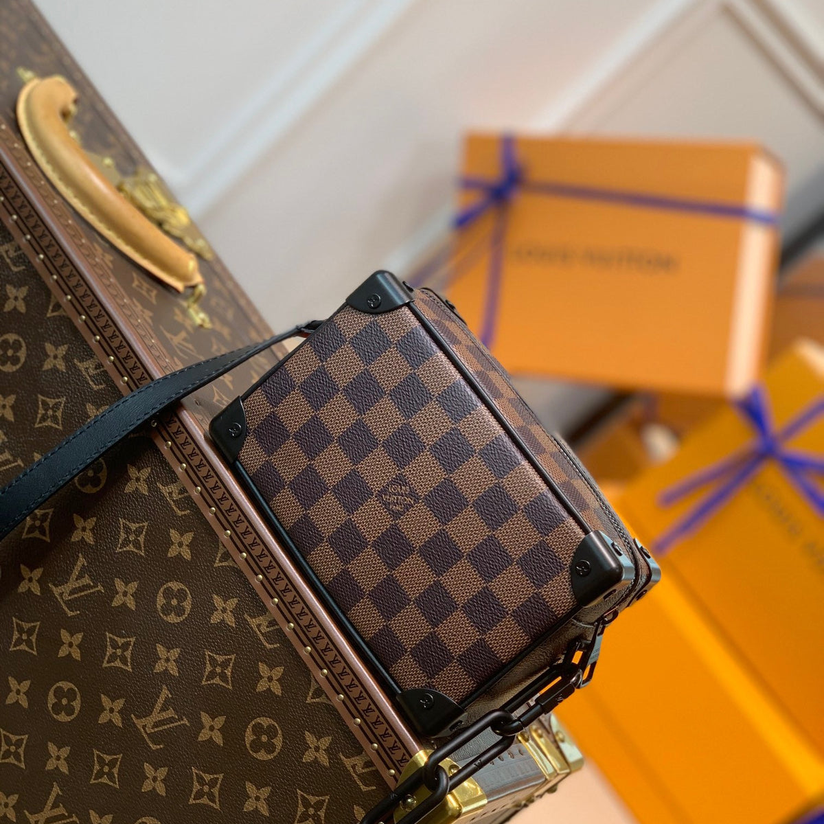 LOU SOFT TRUNK BAG
