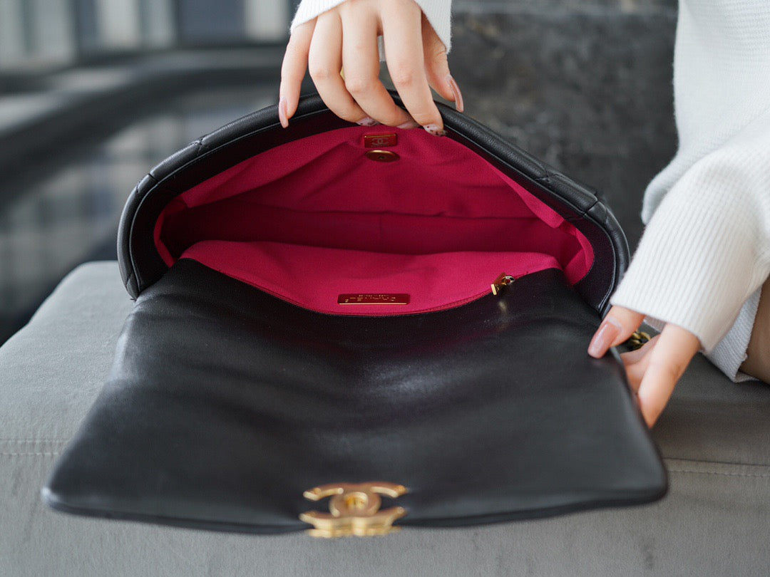 CC 19 LARGE HANDBAG