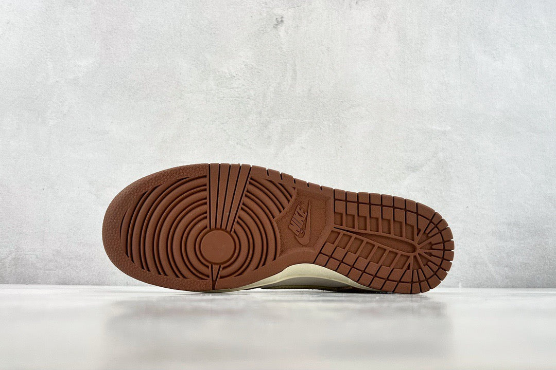 DUNK LOW MEDIUM CURRY