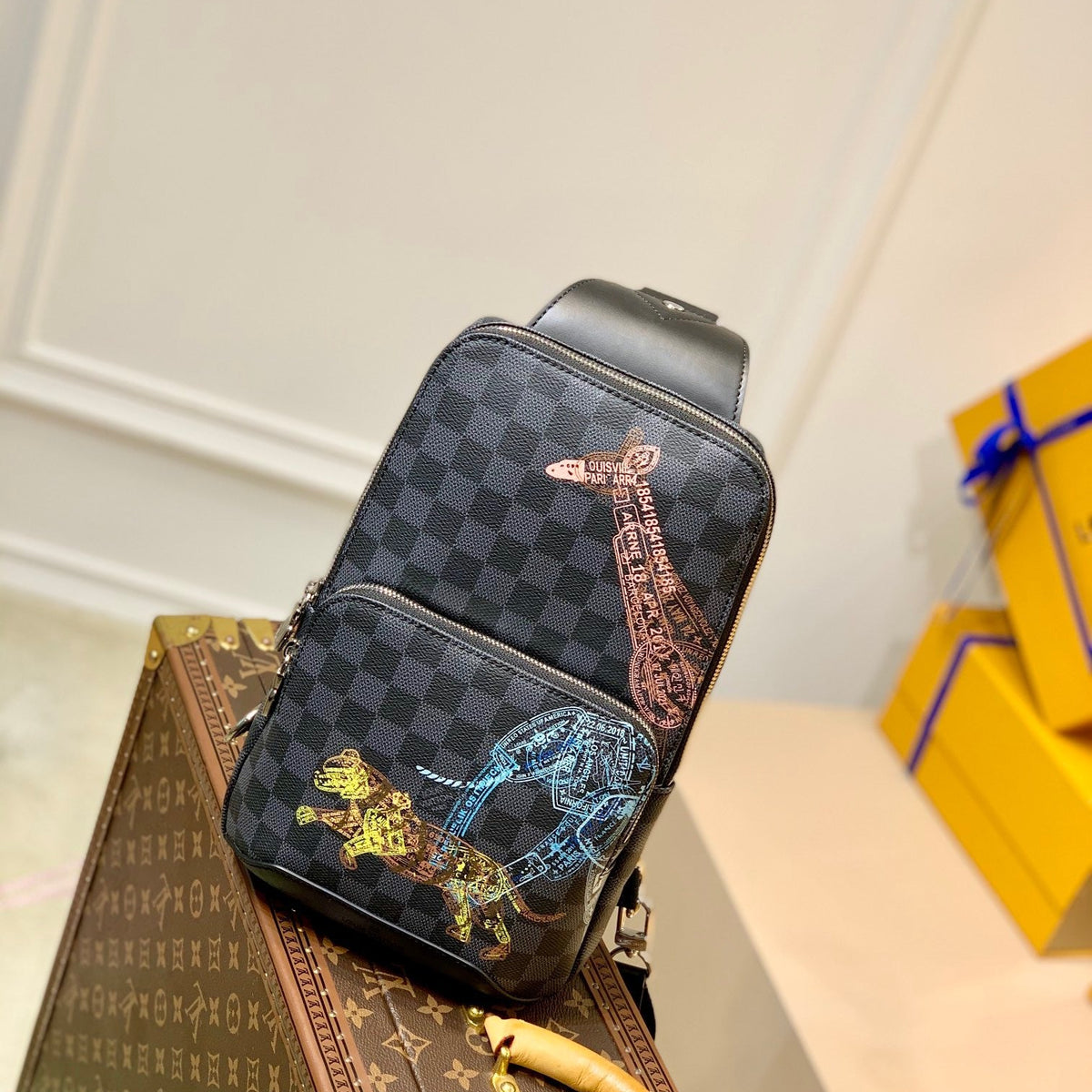 LOU AVENUE SLING BAG