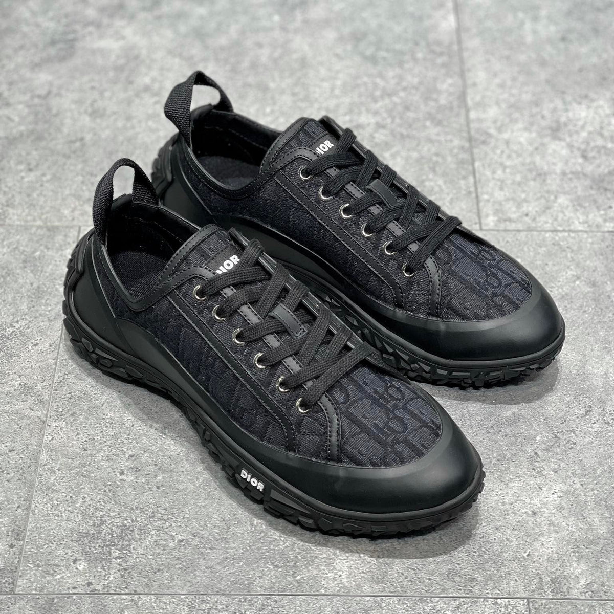 CD B28 SNEAKERS