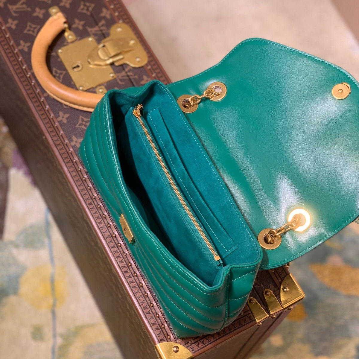 LOU NEW WAVE CHAIN BAG