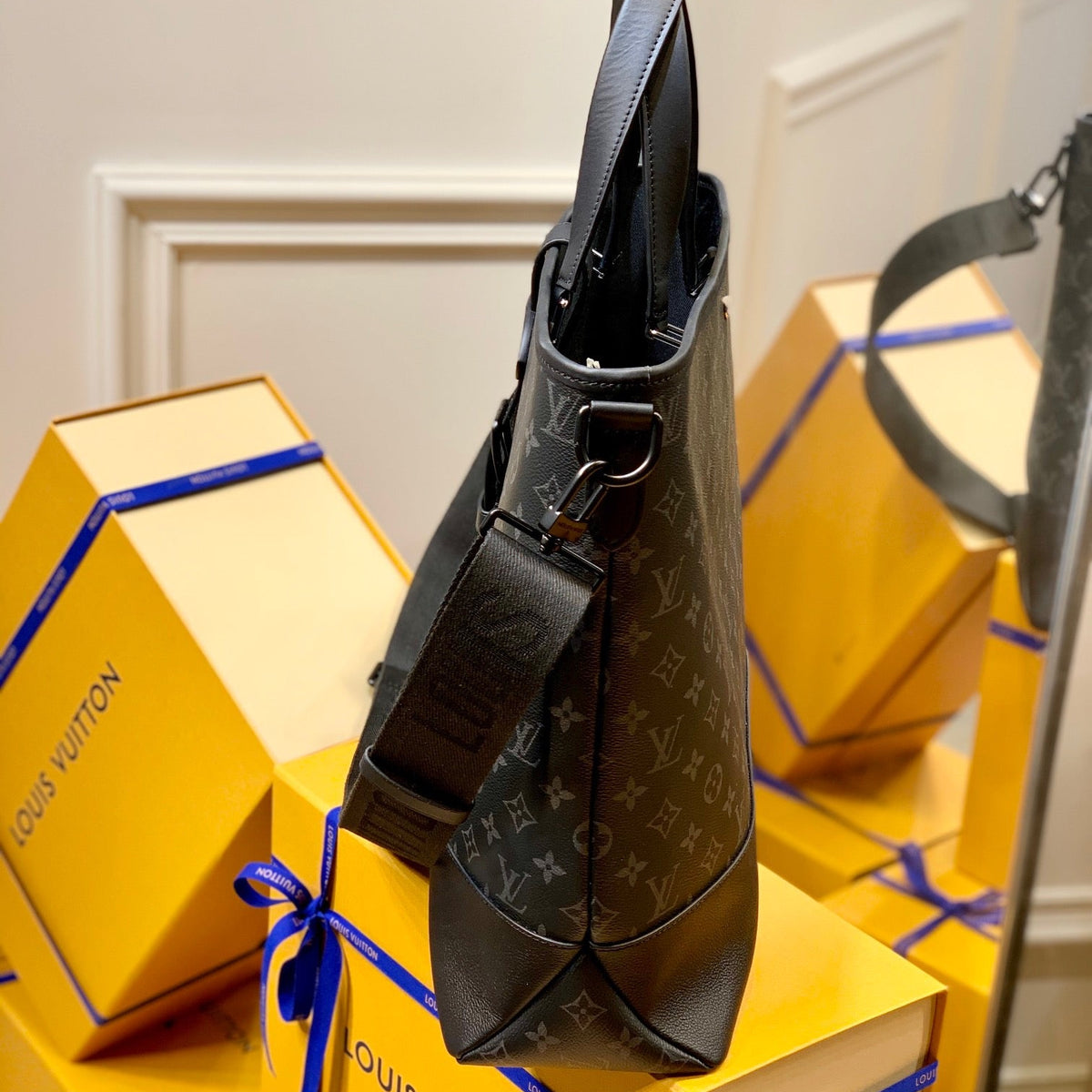 LOU SAUMUR TOTE