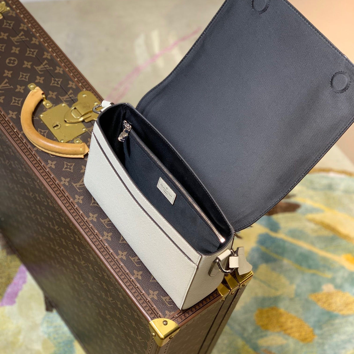 LOU NEW FLAP MESSENGER BAG