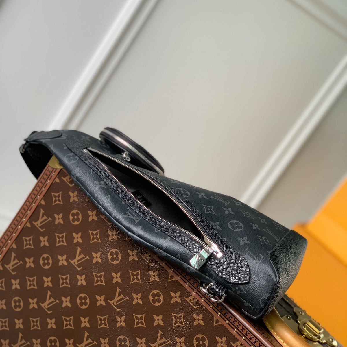 LOU DUO SLING BAG