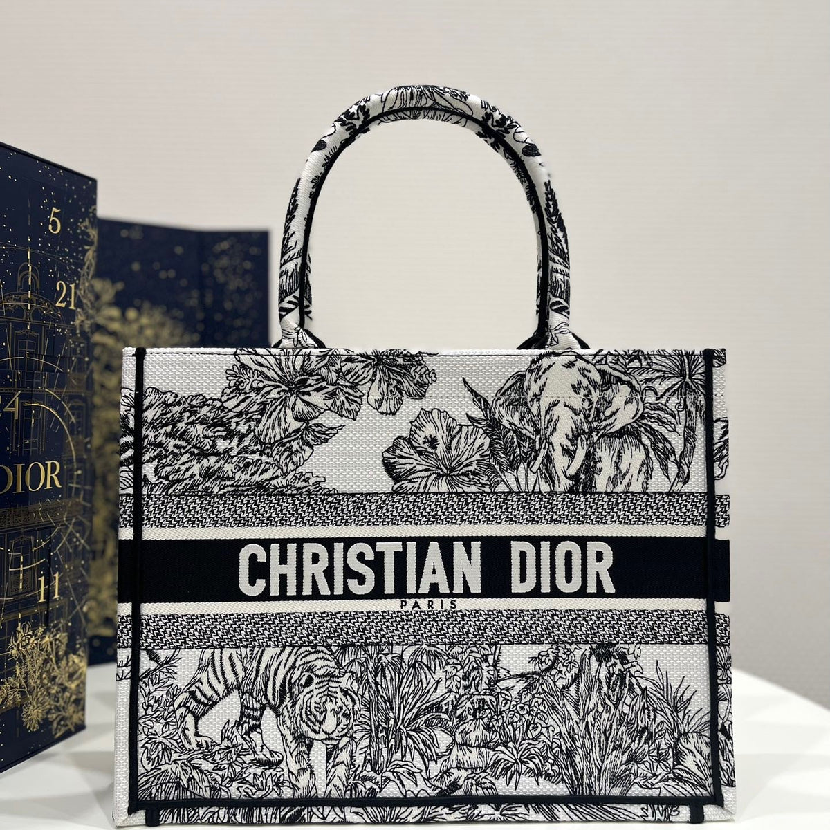 CD MEDIUM BOOK TOTE BAG