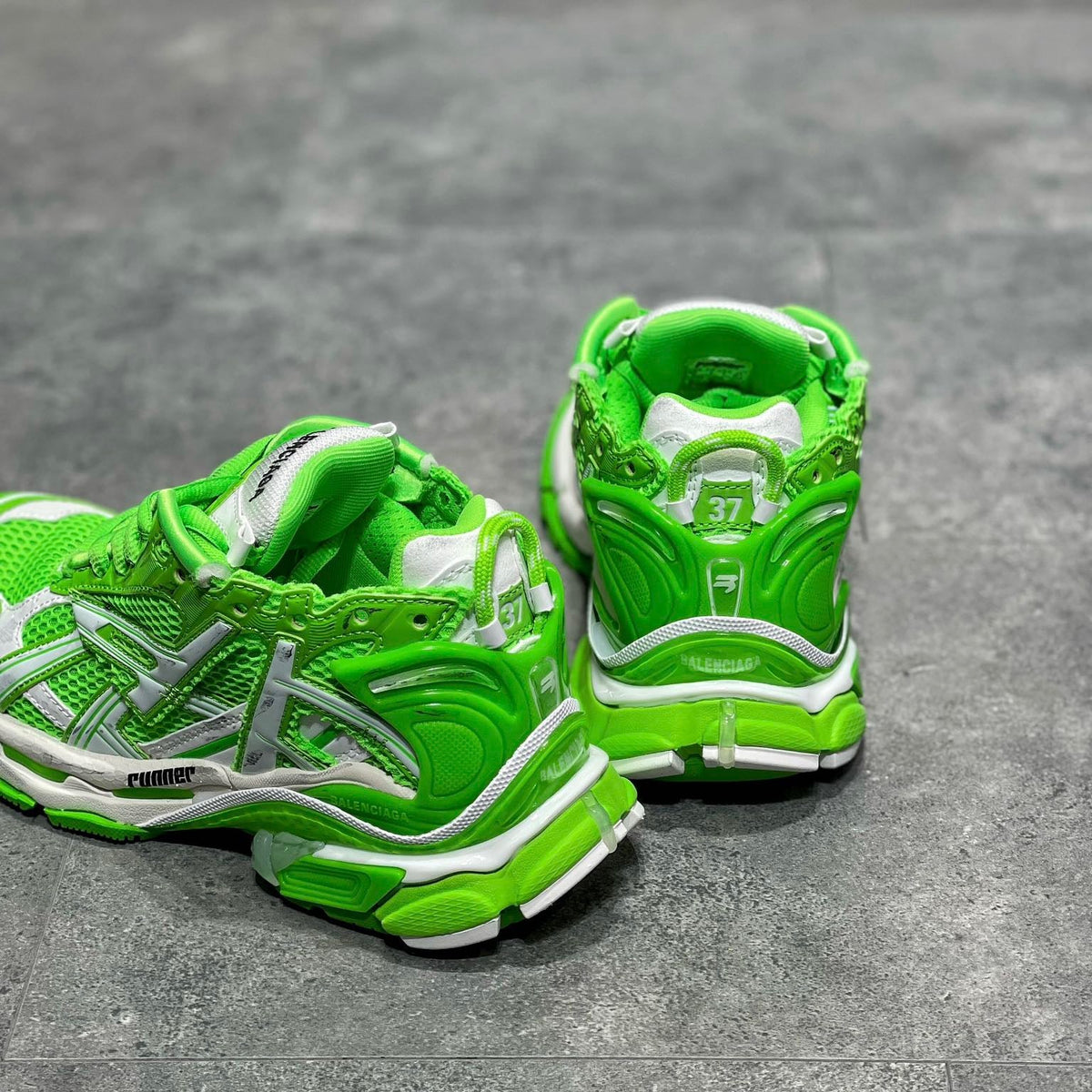 BAL RUNNER TRAINERS