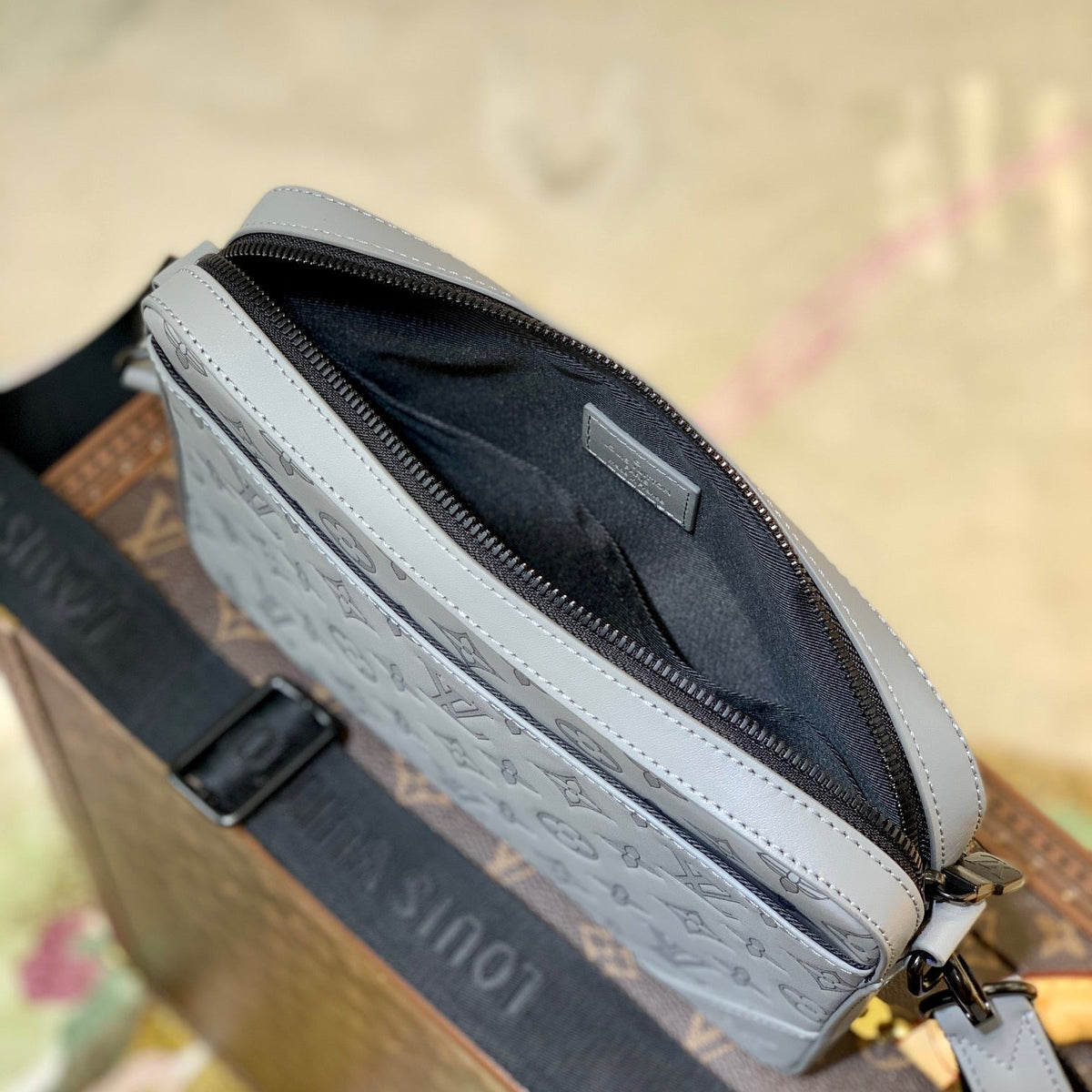 LOU DUO MESSENGER BAG