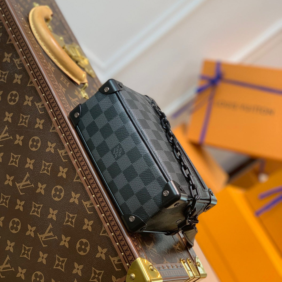 LOU SOFT TRUNK BAG