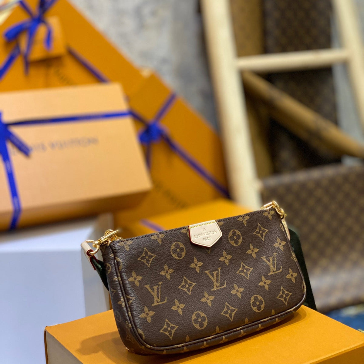 LOU MULTI POCHETTE ACCESSOIRES