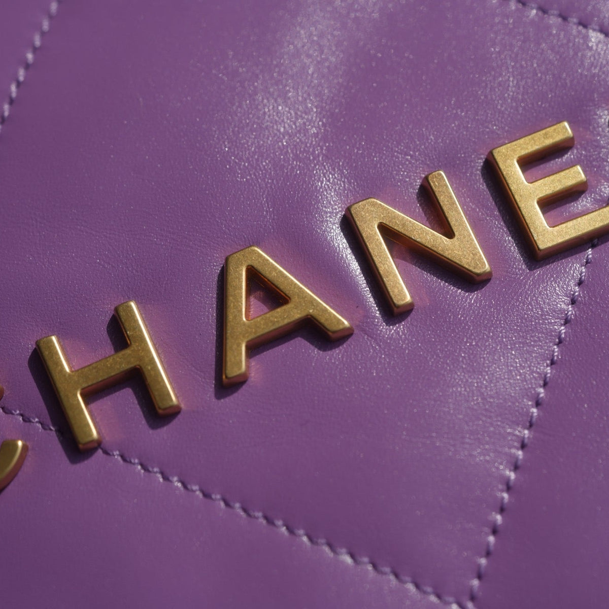 CC 22 SMALL HANDBAG