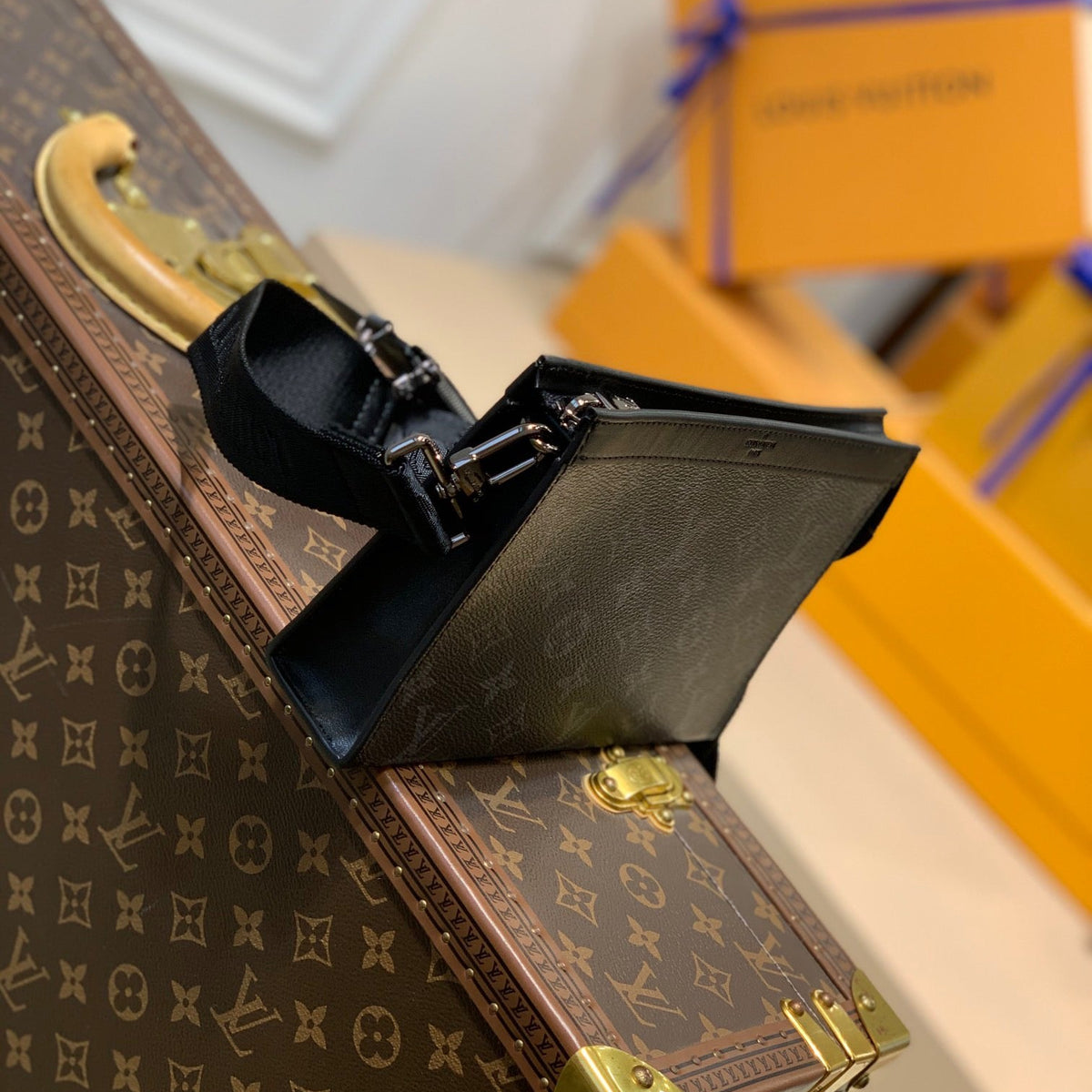 LOU GASTON WEARABLE WALLET