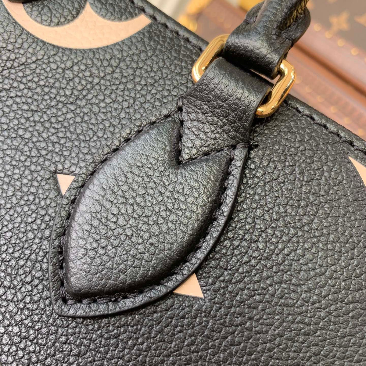 LOU ONTHEGO PM TOTE BAG