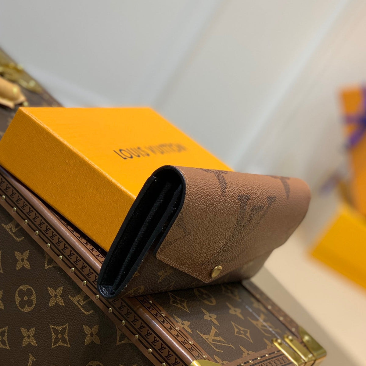 LOU SARAH WALLET