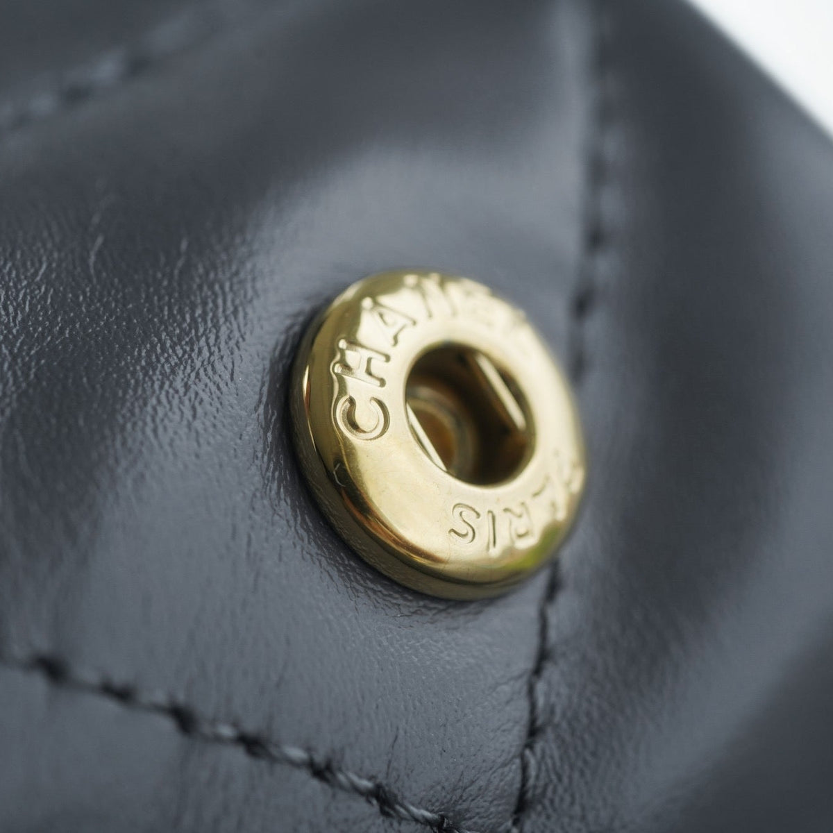CC 22 SMALL HANDBAG