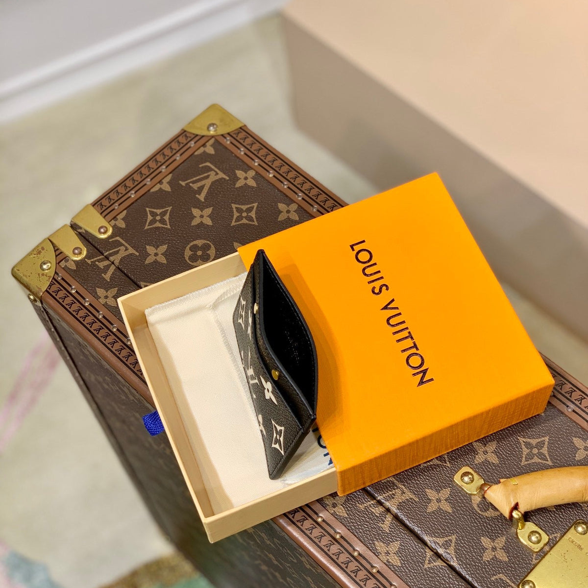 LOU CARD HOLDER