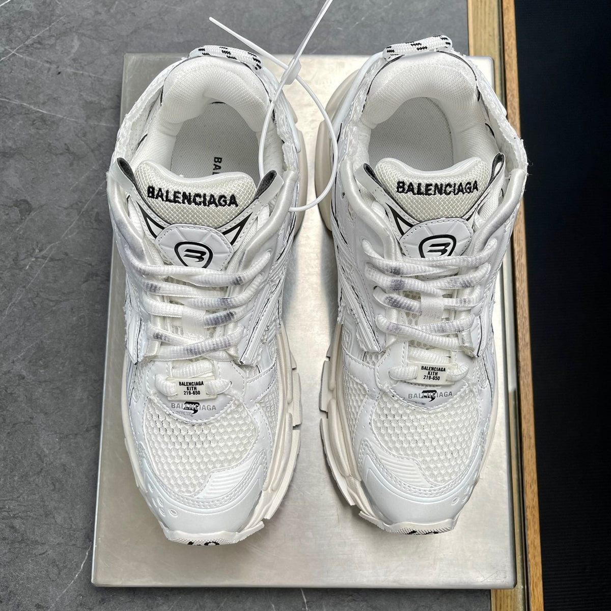 BAL RUNNER TRAINERS