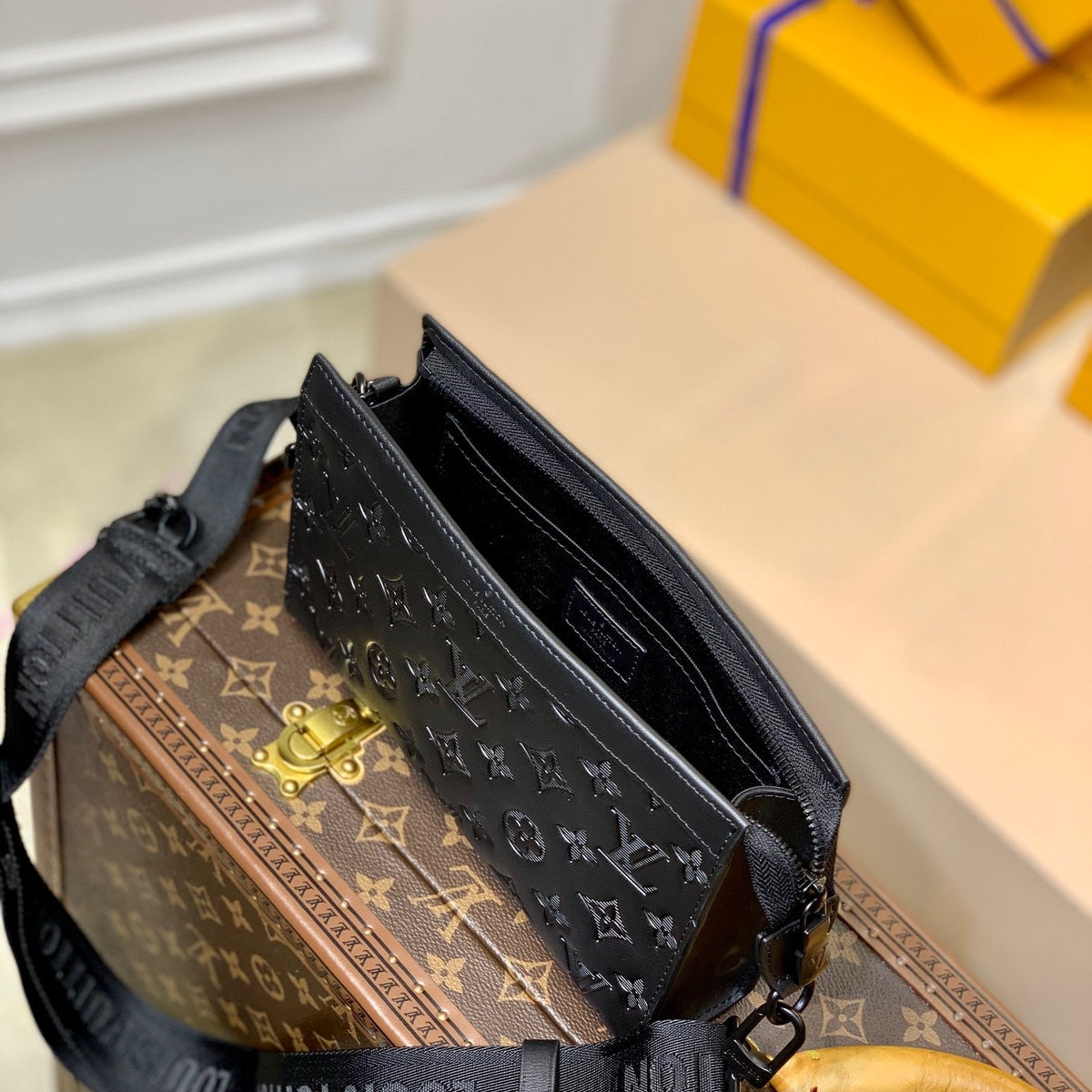 LOU GASTON WEARABLE WALLET