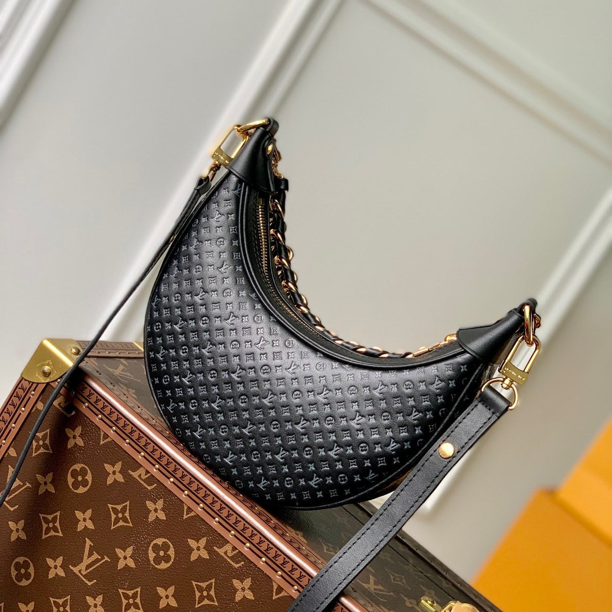 LOU LOOP BAGUETTE BAG