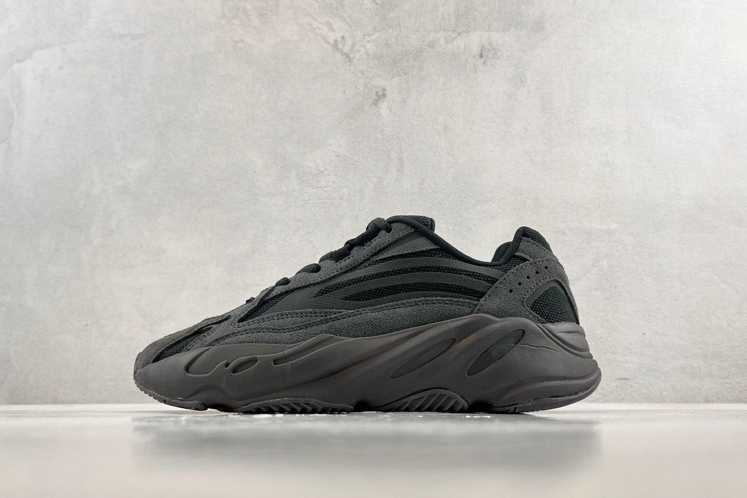 YEEZY BOOST 700 V2