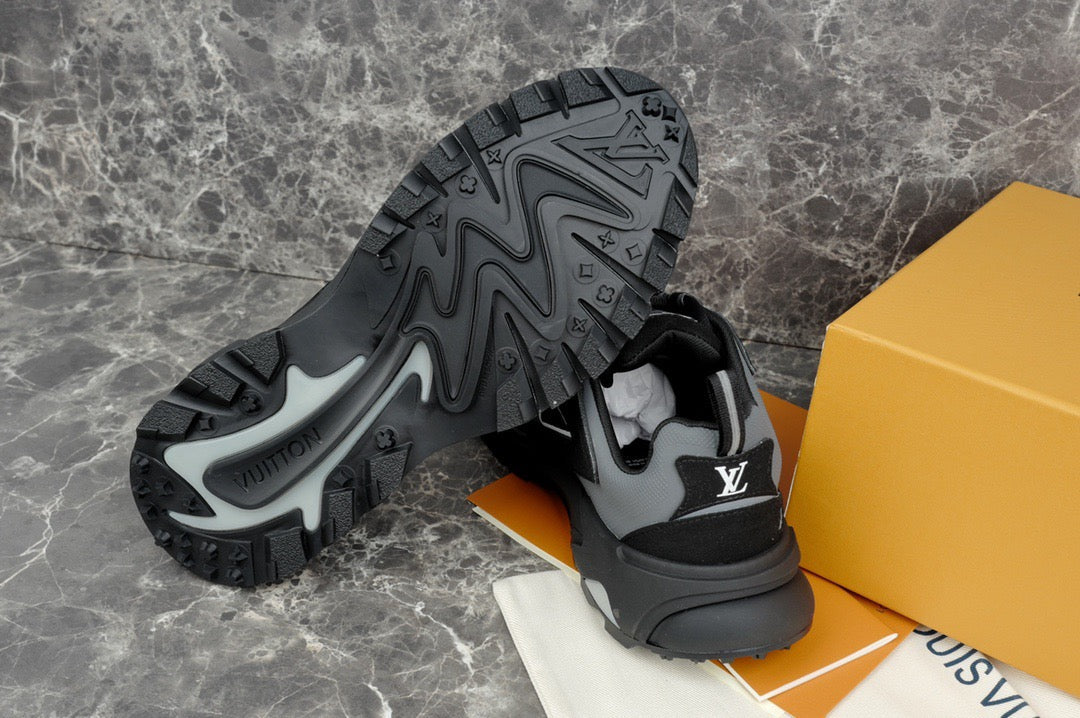 LOU RUNNER TATIC