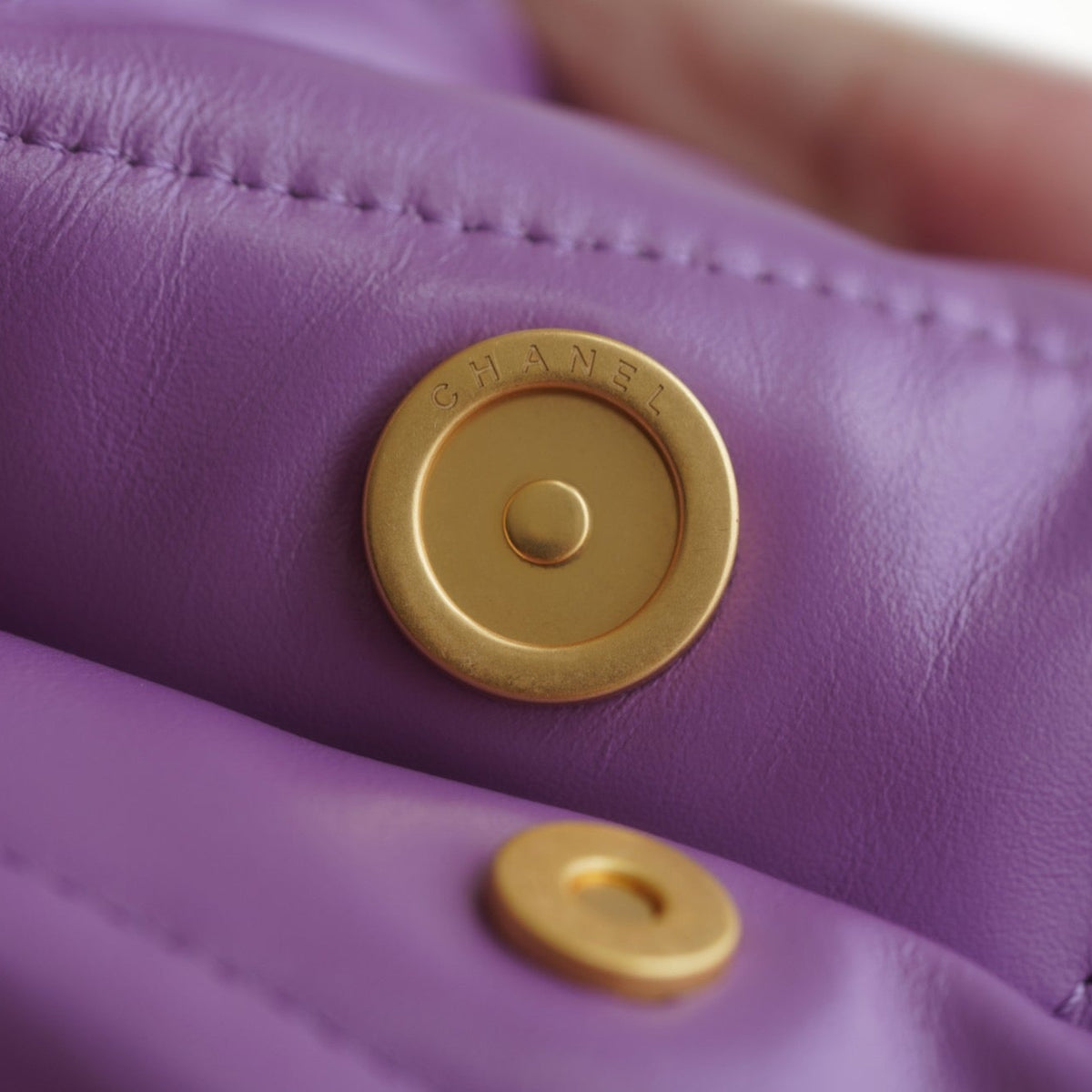 CC 22 SMALL HANDBAG