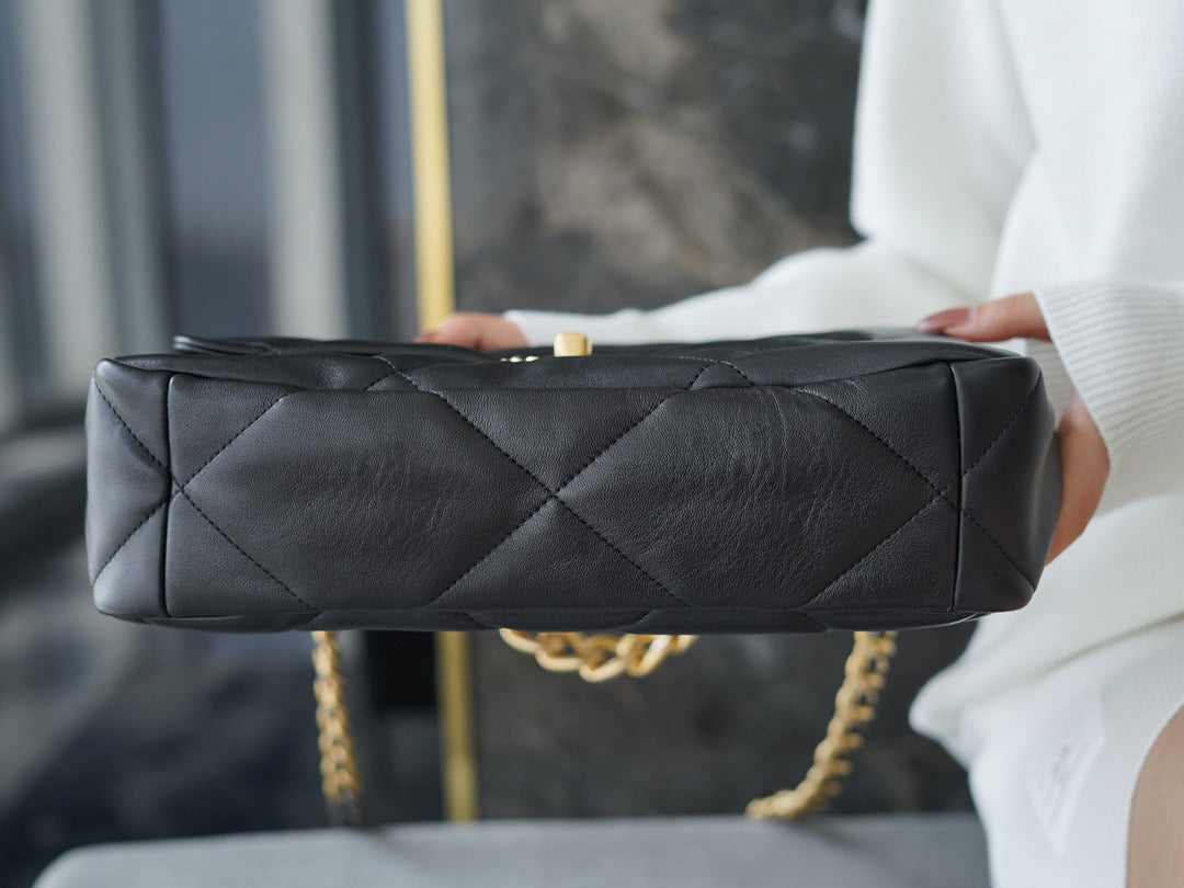 CC 19 LARGE HANDBAG