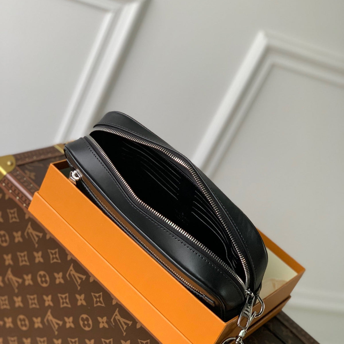 LOU POCHETTE KASAI