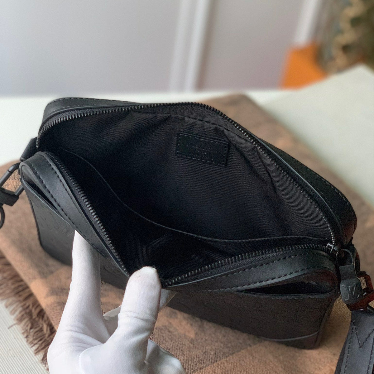 LOU DUO MESSENGER BAG