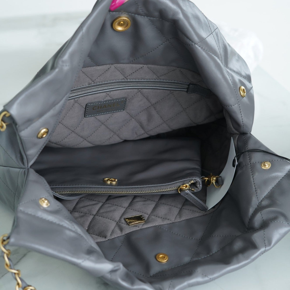 CC 22 SMALL HANDBAG